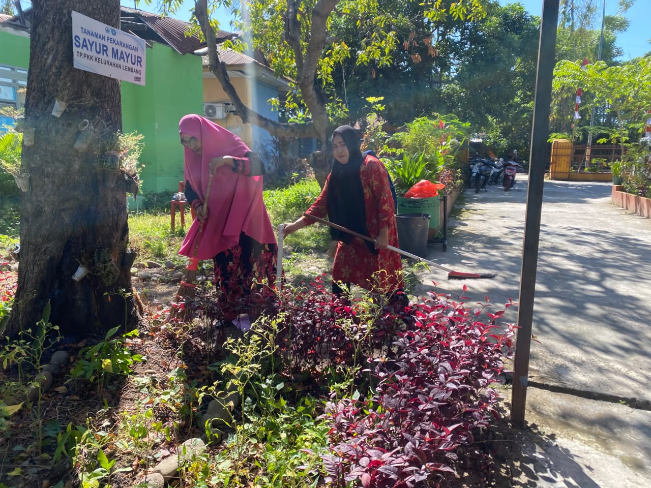 Kamis Bersih Kelurahan Lembang: Wujud Semangat Gotong Royong Mewujudkan Kantor yang Bersih, Nyaman, dan Melayani